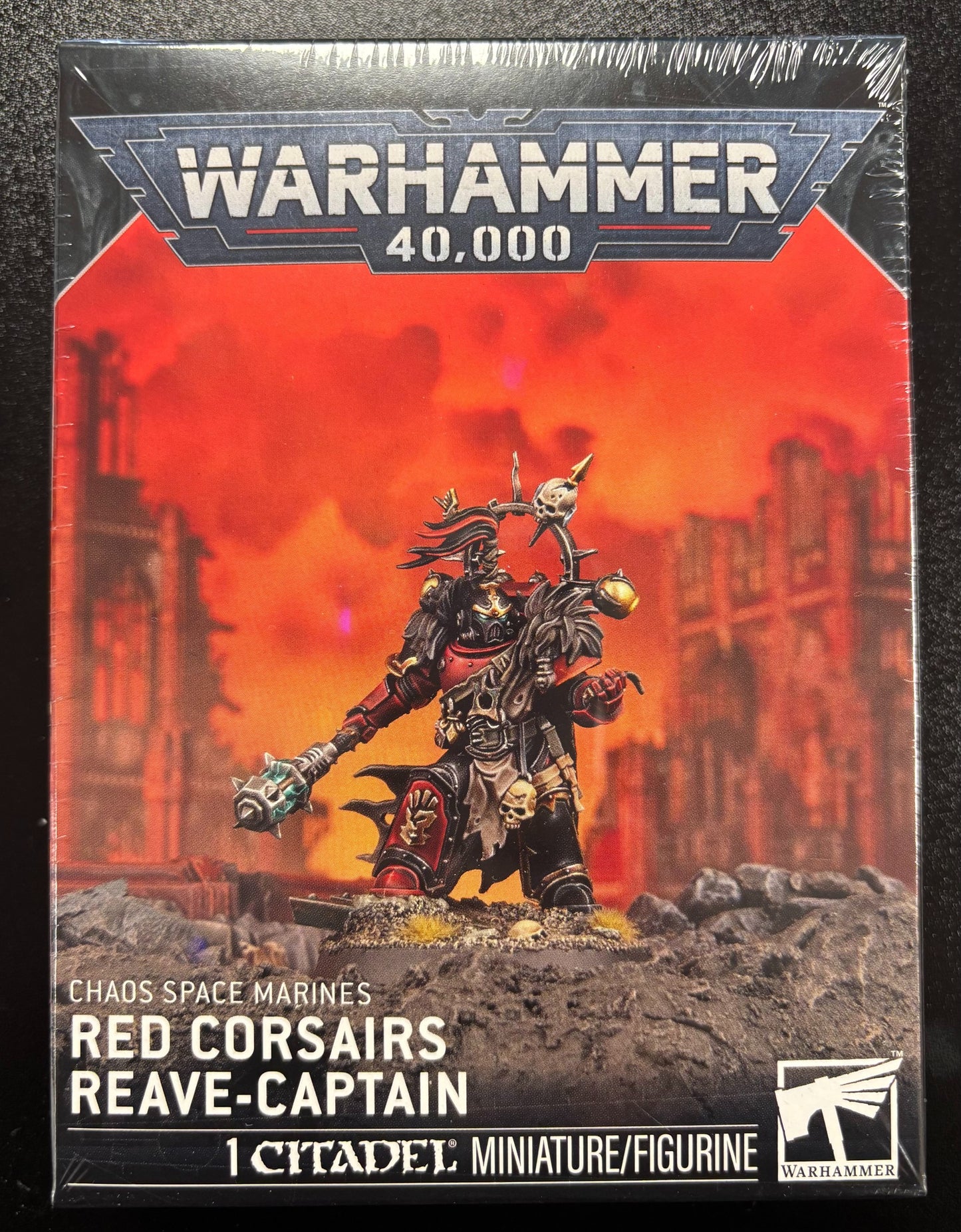 Warhammer 40,000 Chaos Space Marines Red Corsairs Reave-Captain figurine packaging.