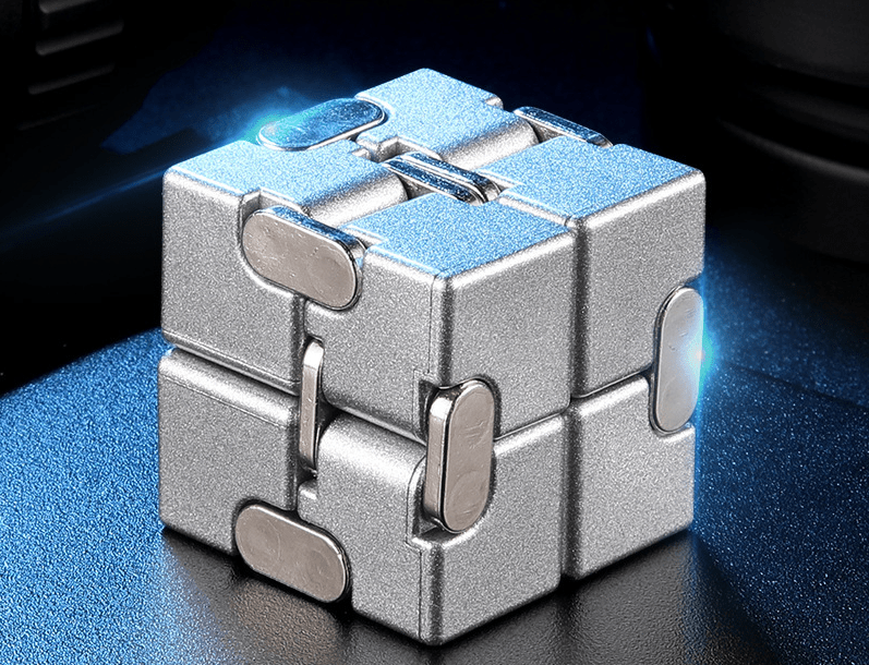 Metal Infinitive Cube - KOOLTHINGS