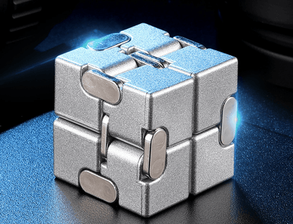 Metal Infinitive Cube - KOOLTHINGS